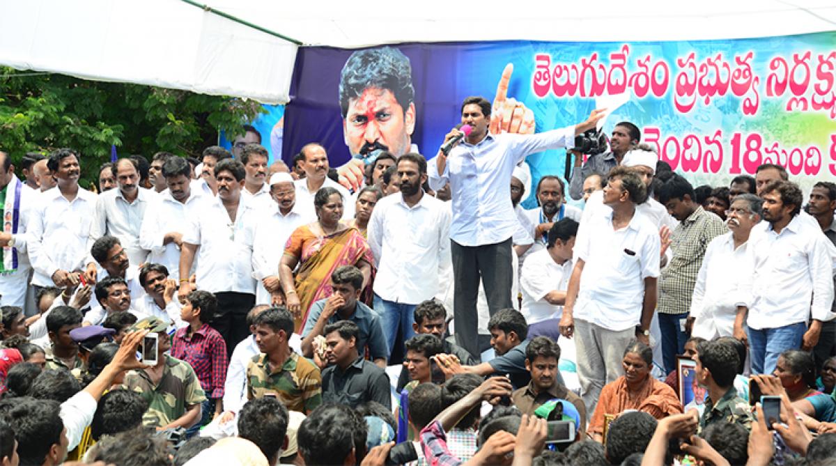 Jagan lambasts apathy of govt on viral fever deaths